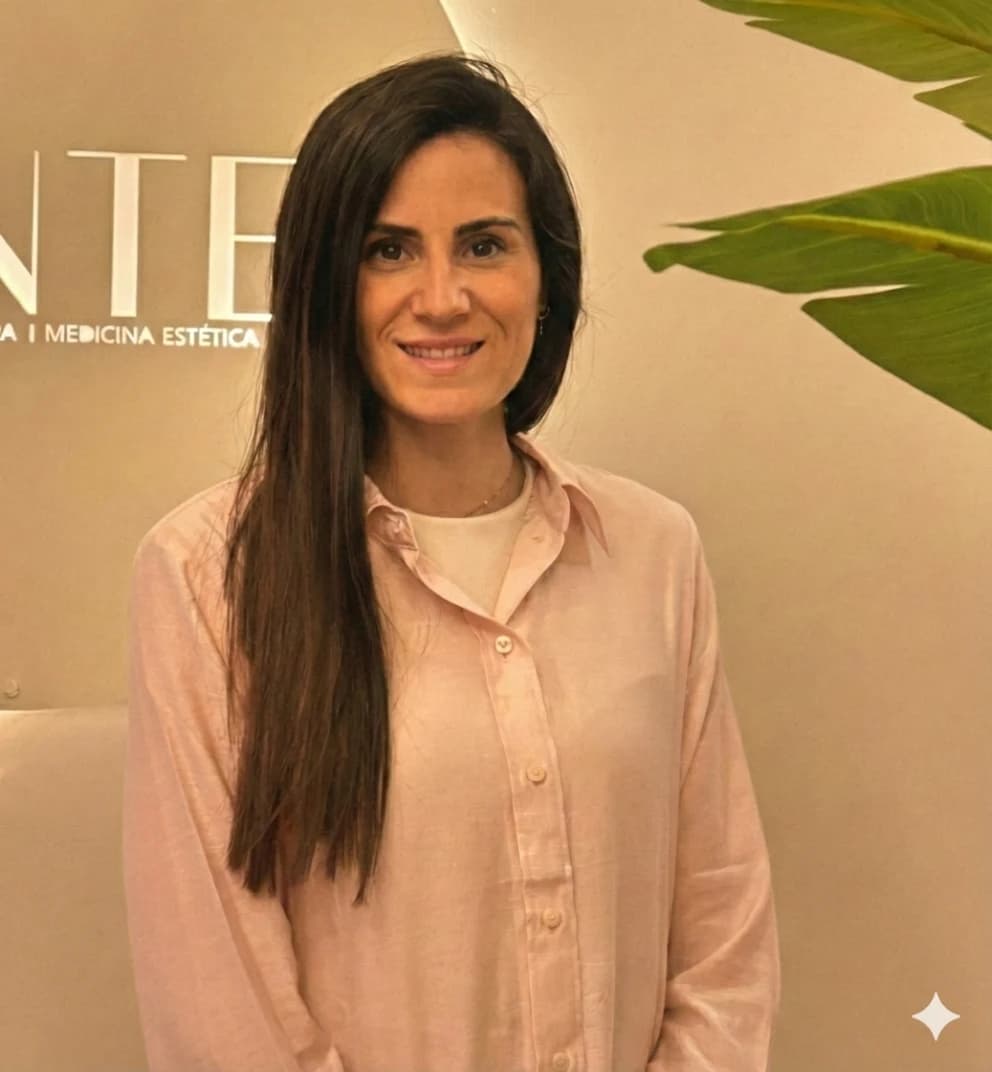 Dra. María Llopis — Endodoncia en Clínica Carmen Fontes Valencia