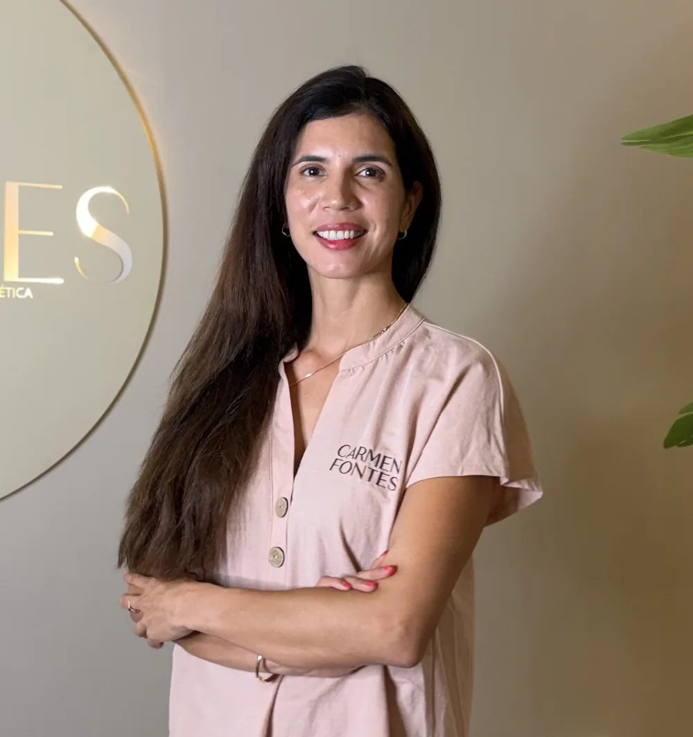Dra. Úrsula Anaya — Cirugía e Implantología en Clínica Carmen Fontes Valencia