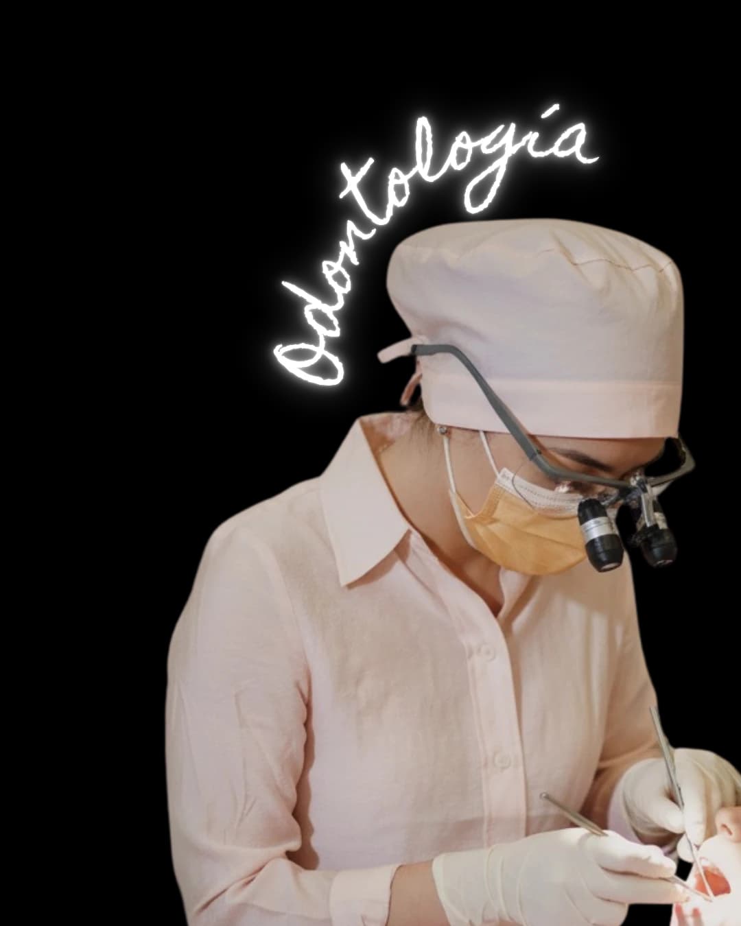 Dra. Carmen Fontes realizando un tratamiento de odontología avanzada en Valencia