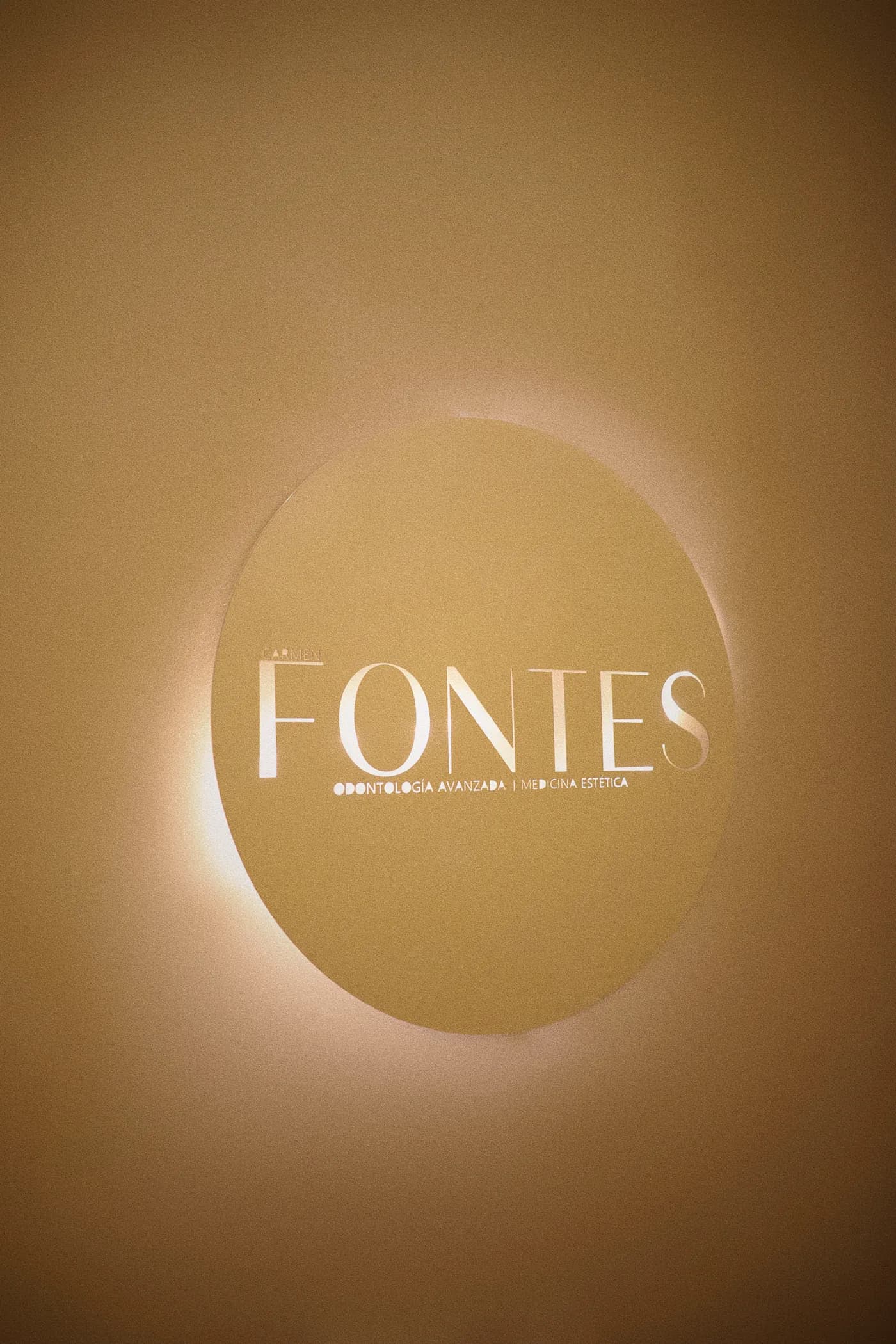 Implantes Dentales — Conservación ósea, Clínica Carmen Fontes Valencia